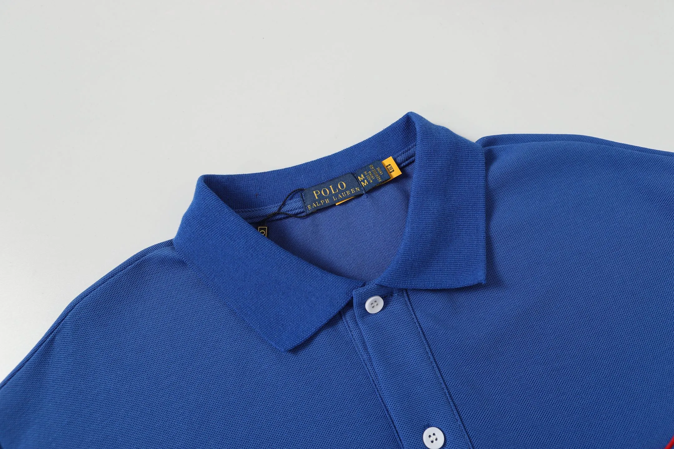 P150 Style No.: A012 [Ralph Lauren Classic Logo Embroidered Polo Shirt] ✅250g fine cotton pique fabric, custom-woven and dyed threads ✅Original stickers Scan the QR code to enter the official website ✅Large version, loose and stylish, can wear up to 210 pounds Color: Black White Navy Blue Sky Blue Dark Gray Floral Gray Size: S-XL